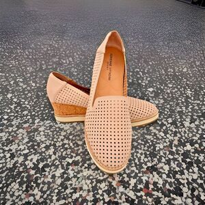 Adrienne Vittadini Esmeralda Wedge Sand Beige Perforated Breathable Slip-On 9M